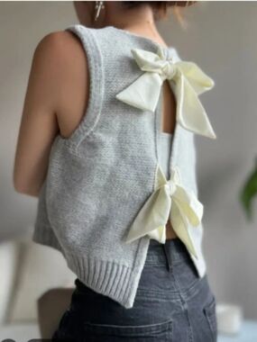 Like New! Zero In On Sweet Bow-Tie Back Knit Vest Gray/Cream Size L